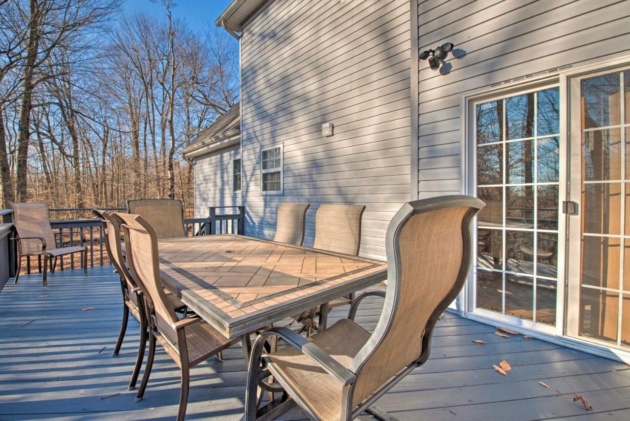 Spacious Tobyhanna Home With Lake Access And Fire Pit! Экстерьер фото