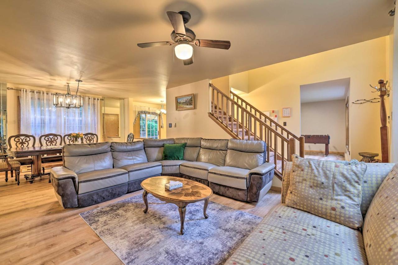 Spacious Tobyhanna Home With Lake Access And Fire Pit! Экстерьер фото