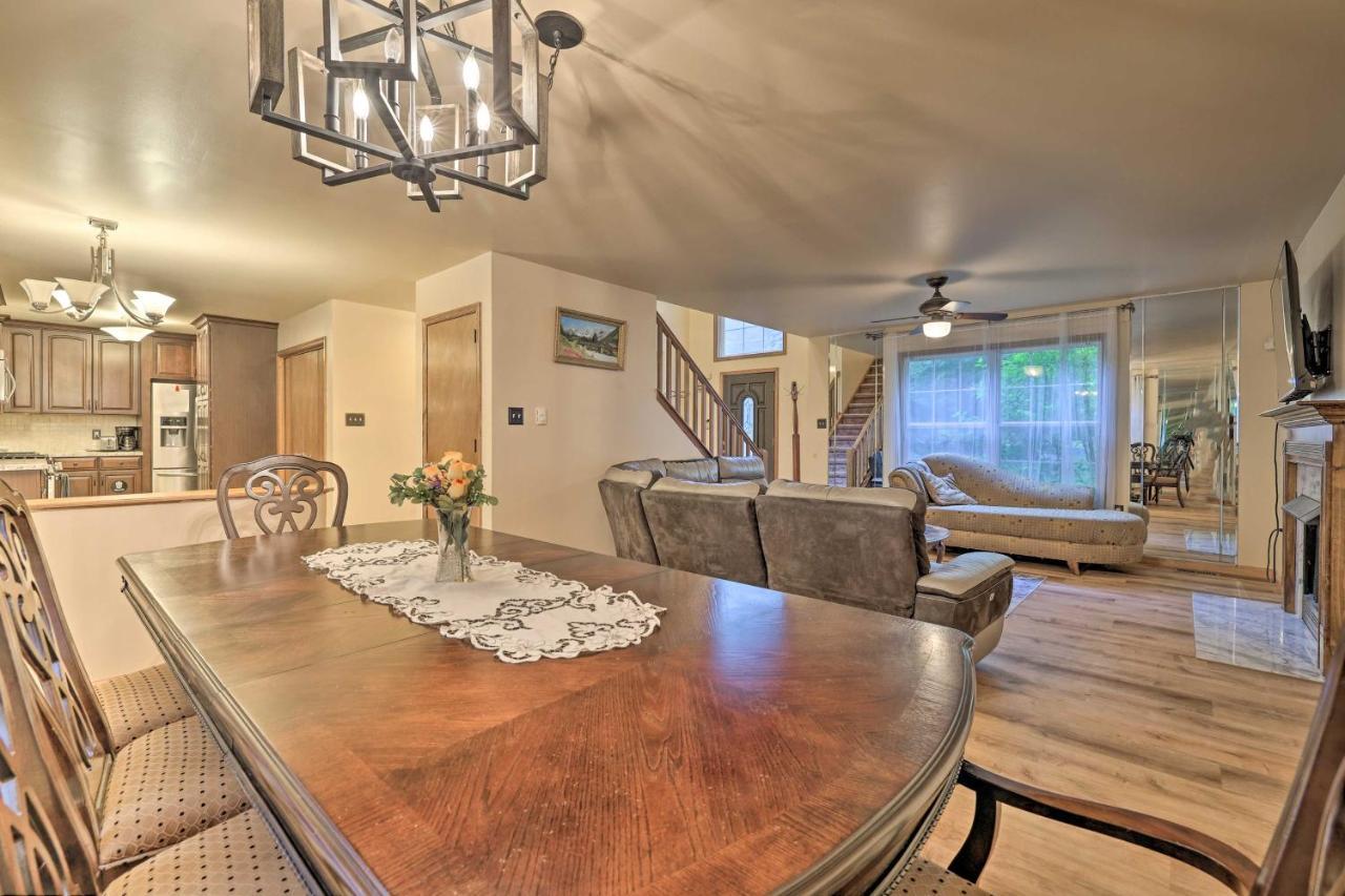 Spacious Tobyhanna Home With Lake Access And Fire Pit! Экстерьер фото