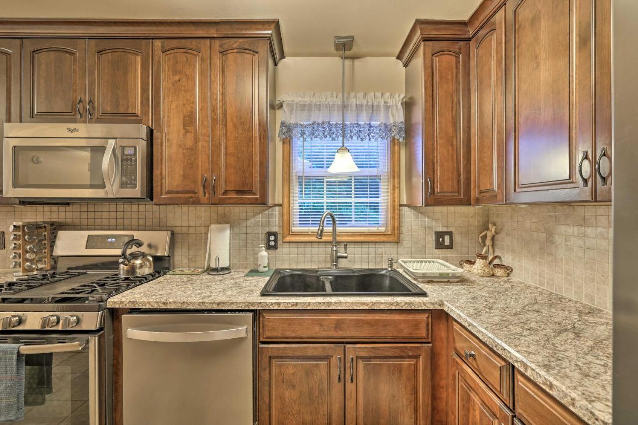 Spacious Tobyhanna Home With Lake Access And Fire Pit! Экстерьер фото
