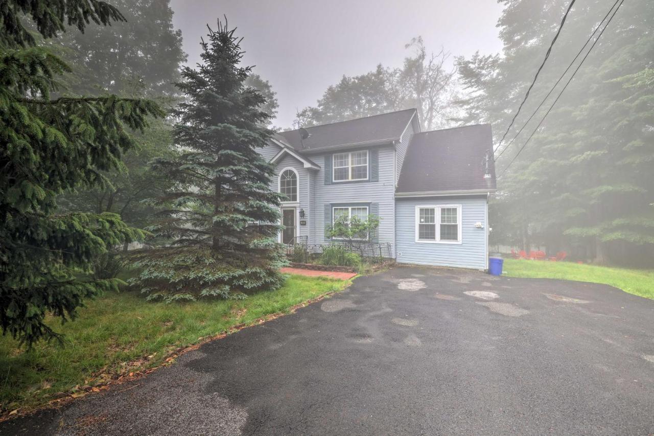 Spacious Tobyhanna Home With Lake Access And Fire Pit! Экстерьер фото