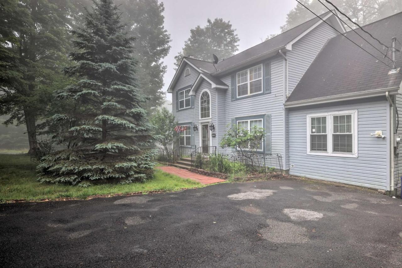 Spacious Tobyhanna Home With Lake Access And Fire Pit! Экстерьер фото