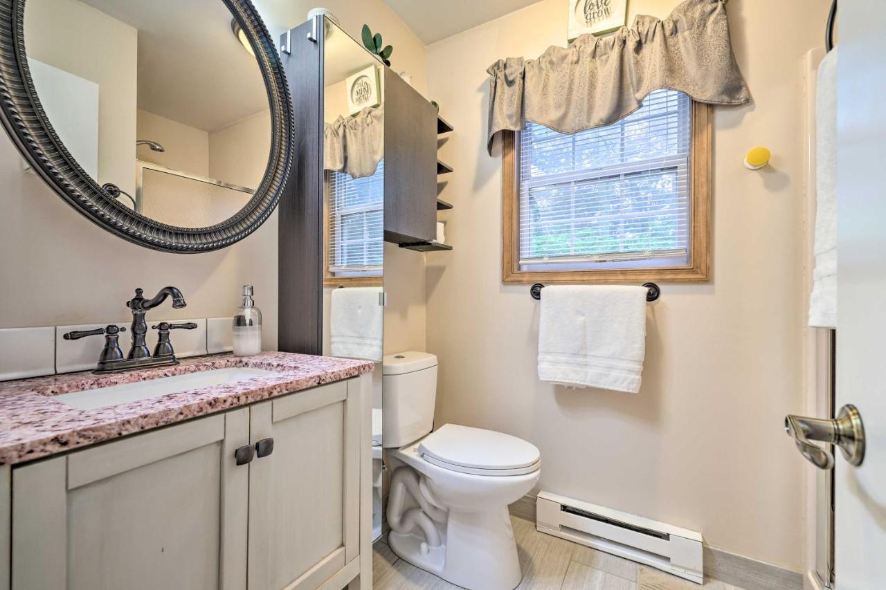 Spacious Tobyhanna Home With Lake Access And Fire Pit! Экстерьер фото