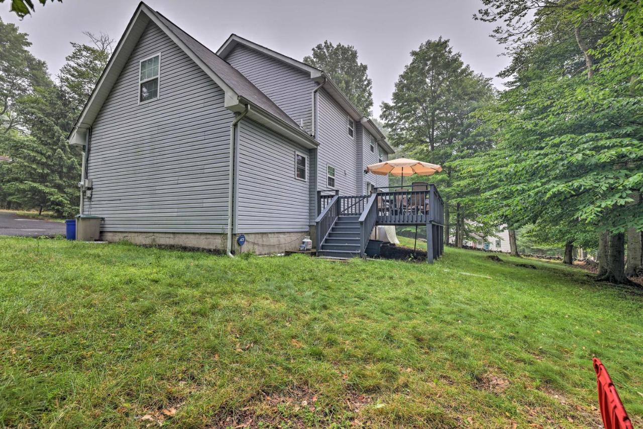 Spacious Tobyhanna Home With Lake Access And Fire Pit! Экстерьер фото