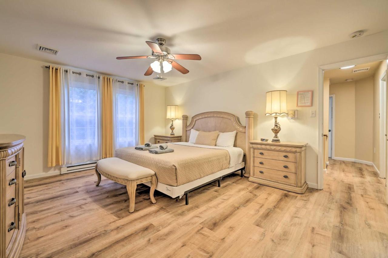 Spacious Tobyhanna Home With Lake Access And Fire Pit! Экстерьер фото